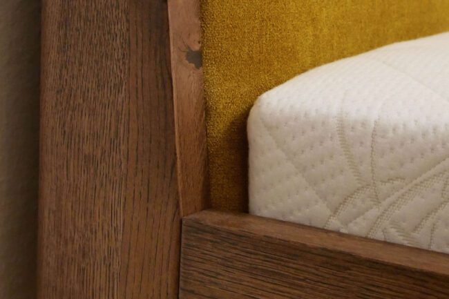 Dubová manželská čalúnená posteľ