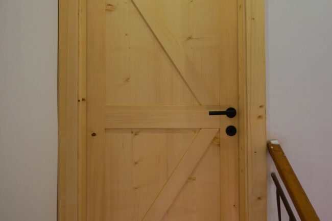 Interiérové dvere v barn štýle zo smrekového dreva