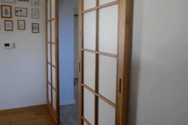Japonské dvere - shoji. Posuvné dvere s papierovou výplňou.
